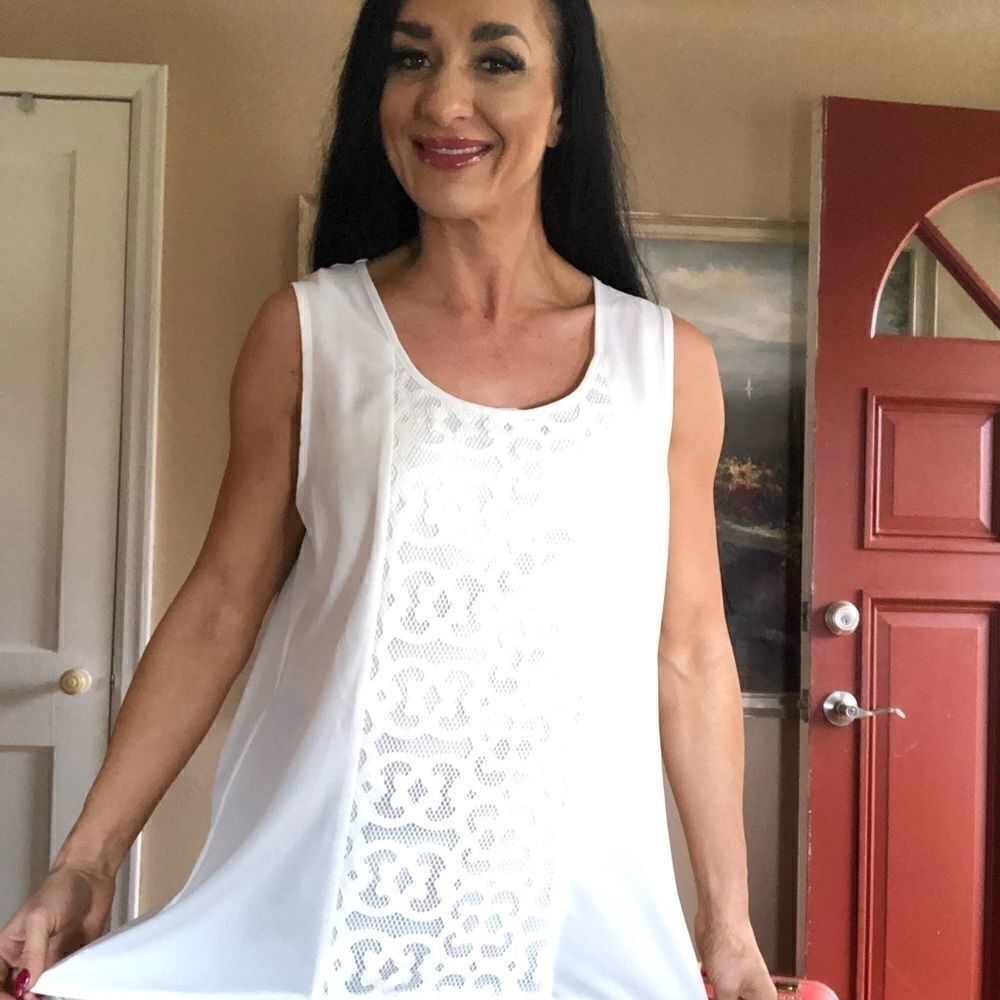 NWT Threadz white sleeveless top